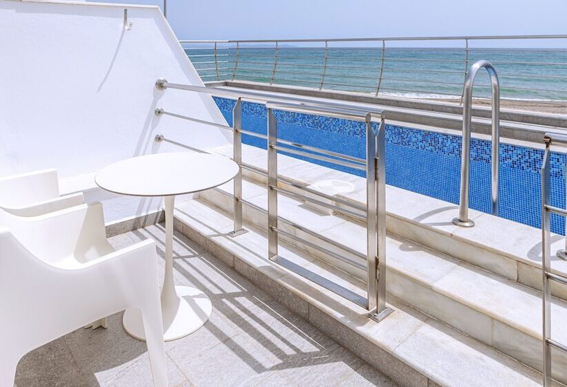 套房配有游泳池, Playasol