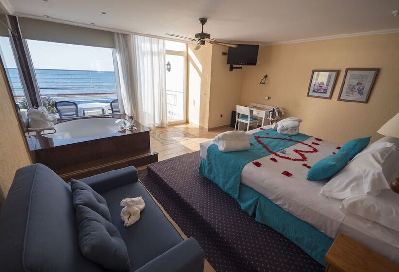 套房配有游泳池, Playasol