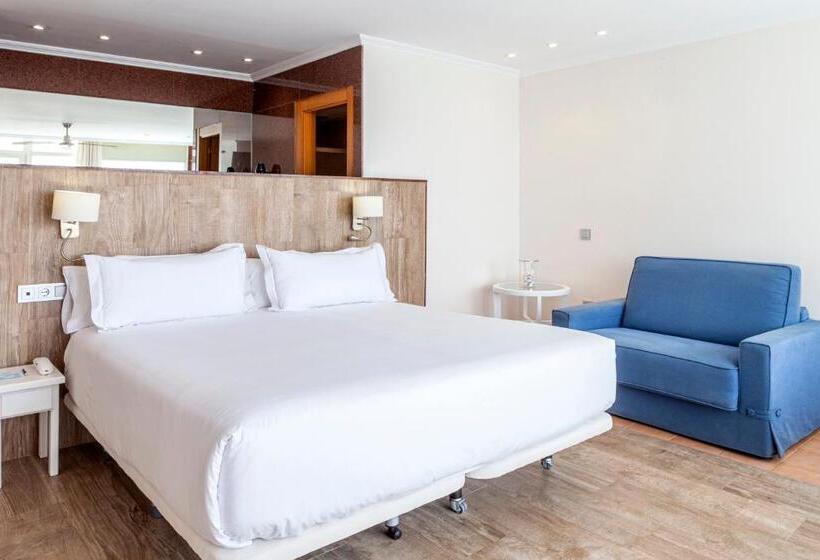 套房配有游泳池, Playasol