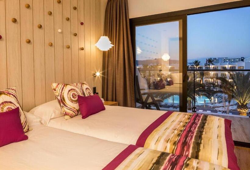 غرفة ديلوكس مطلة على حمام السباحة, Grand Palladium White Island Resort & Spa