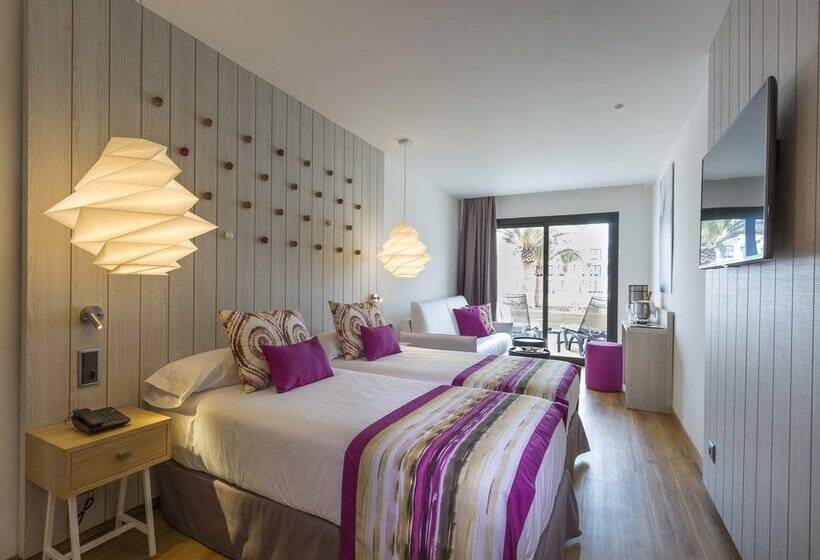 اتاق لوکس با چشم‌انداز استخر, Grand Palladium White Island Resort & Spa