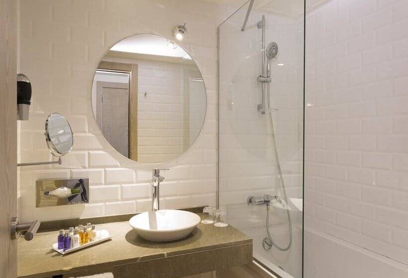 اتاق لوکس با چشم‌انداز استخر, Grand Palladium White Island Resort & Spa