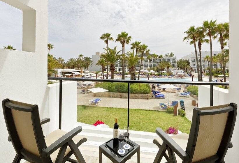 اتاق لوکس با چشم‌انداز استخر, Grand Palladium White Island Resort & Spa