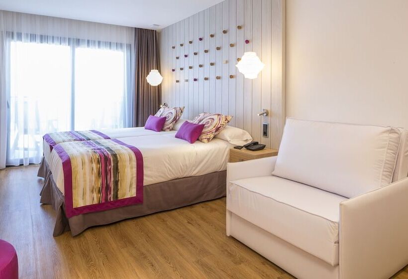 Quarto Deluxe Vista Piscina, Grand Palladium White Island Resort & Spa