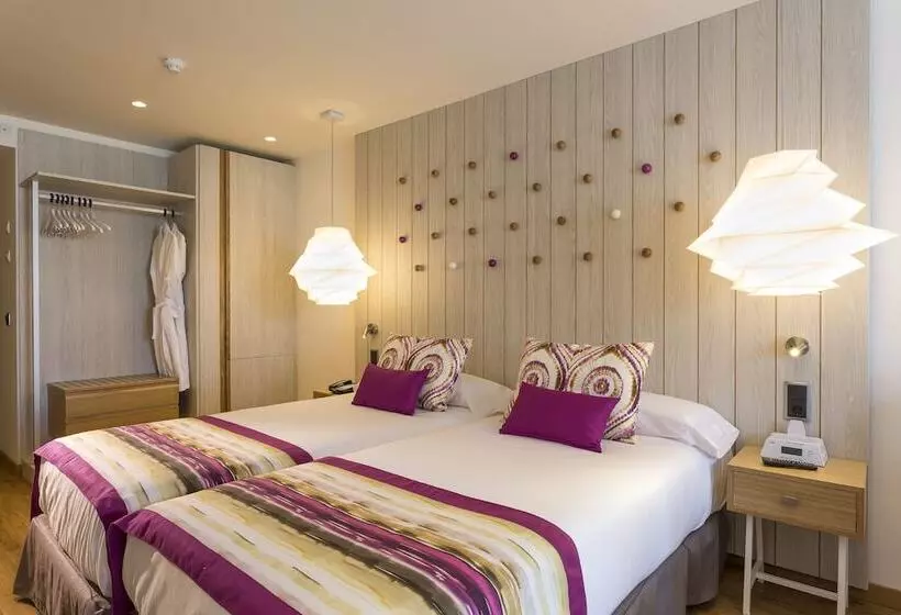 プールの見えるデラックスルーム, Grand Palladium White Island Resort & Spa