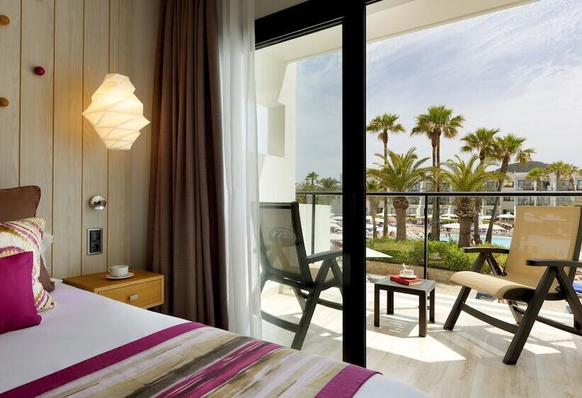 Quarto Deluxe Vista Piscina, Grand Palladium White Island Resort & Spa
