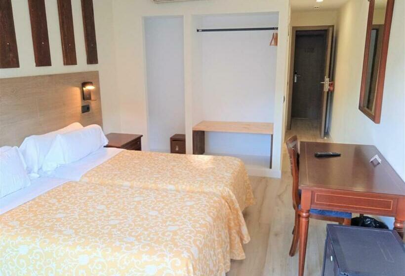 غرفة قياسية مزوَّدة بتراس, 153