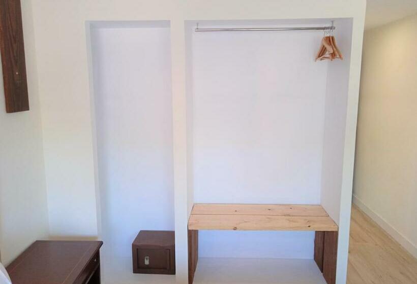 غرفة قياسية مزوَّدة بتراس, 153