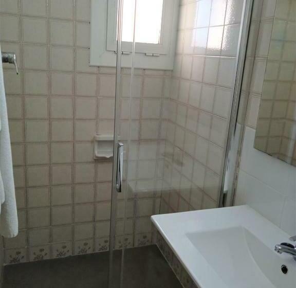 غرفة قياسية مزوَّدة بتراس, 153