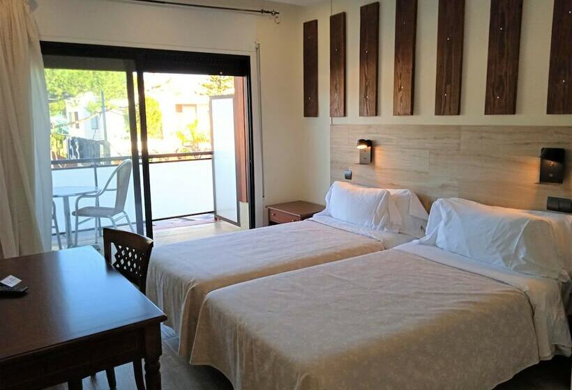 غرفة قياسية مزوَّدة بتراس, 153