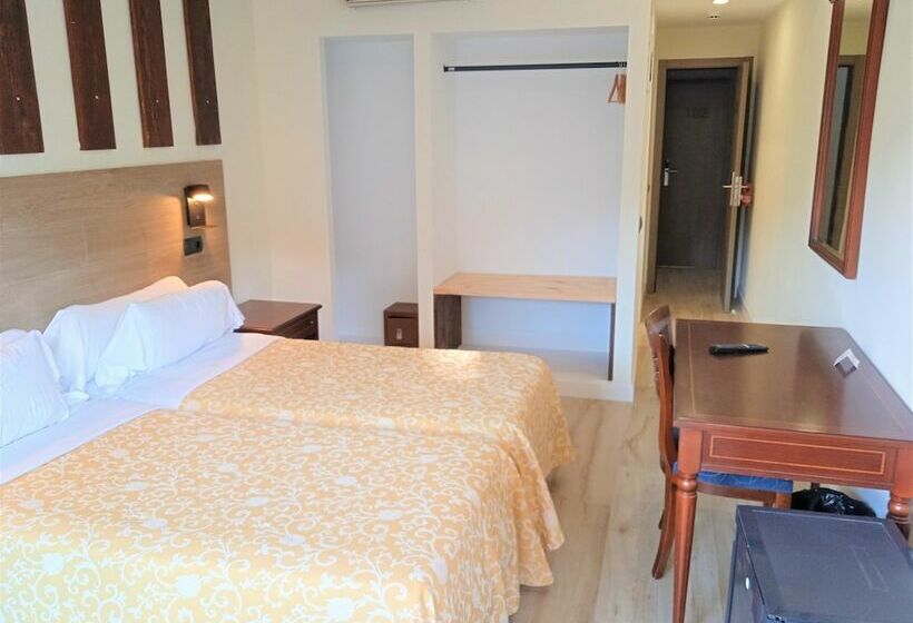 غرفة قياسية مزوَّدة بتراس, 153