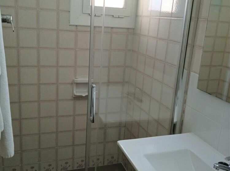 اتاق استاندارد با تراس, 153