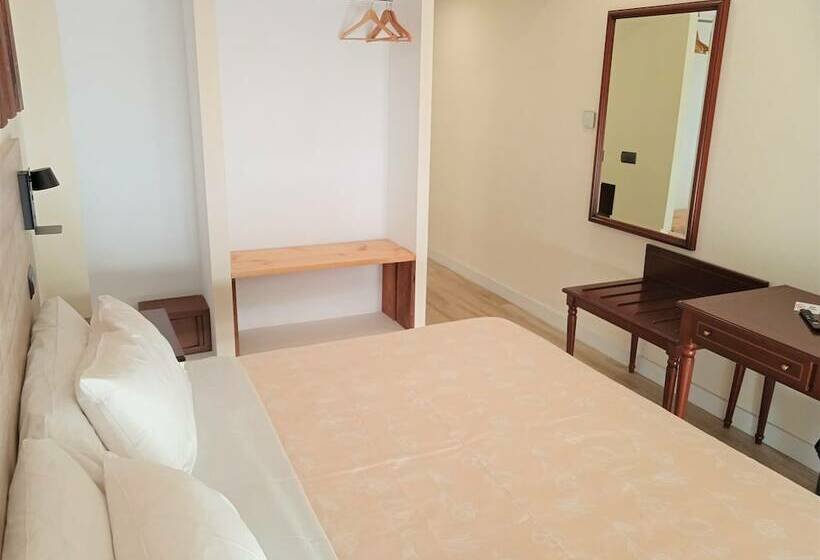 غرفة قياسية مزوَّدة بتراس, 153