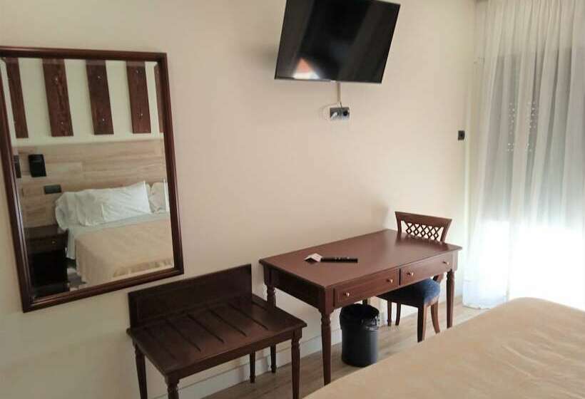 غرفة قياسية مزوَّدة بتراس, 153