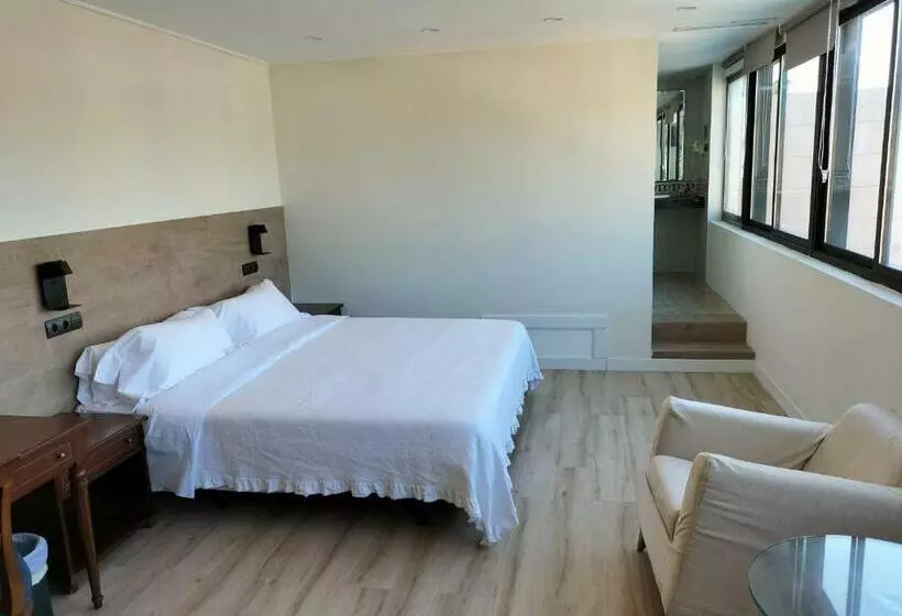 Suite, 153