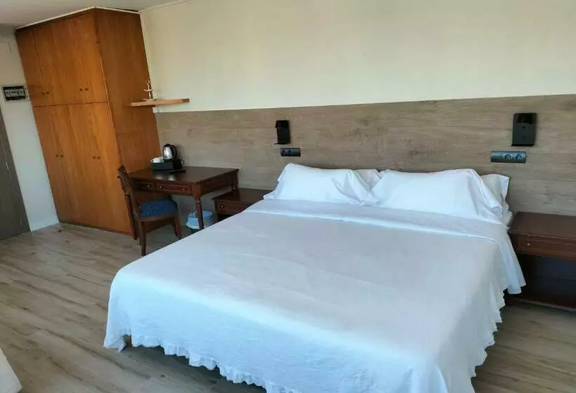 Suite, 153