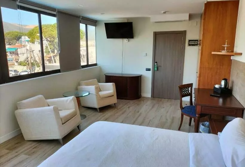 Suite, 153