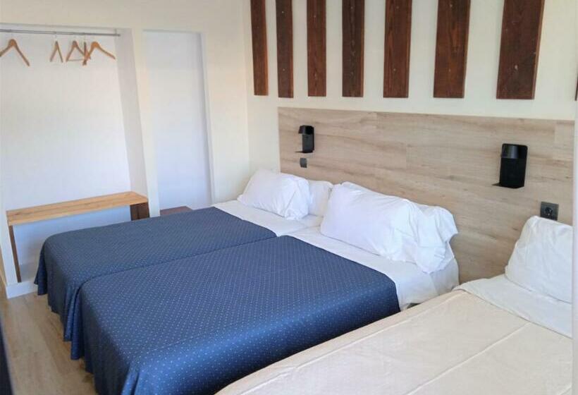 غرفة قياسية ثلاثية مزودة بتراس, 153