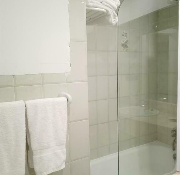 غرفة قياسية ثلاثية مزودة بتراس, 153