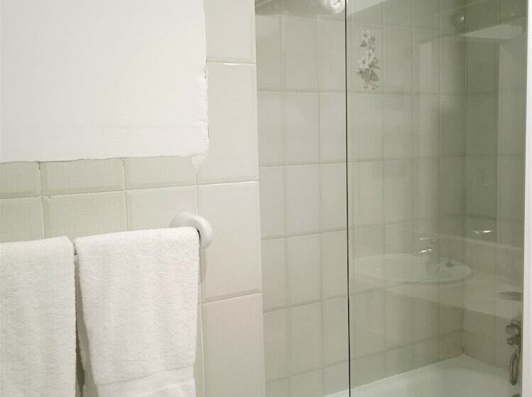 غرفة قياسية ثلاثية مزودة بتراس, 153