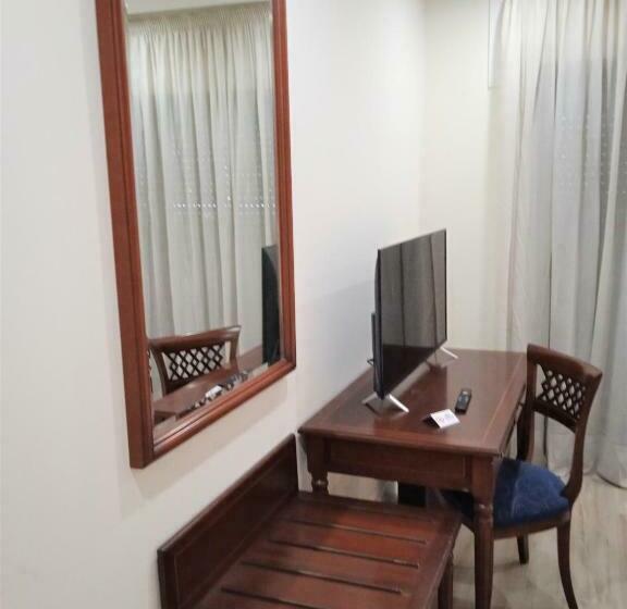 غرفة قياسية رباعية مزودة بشُرفة, 153