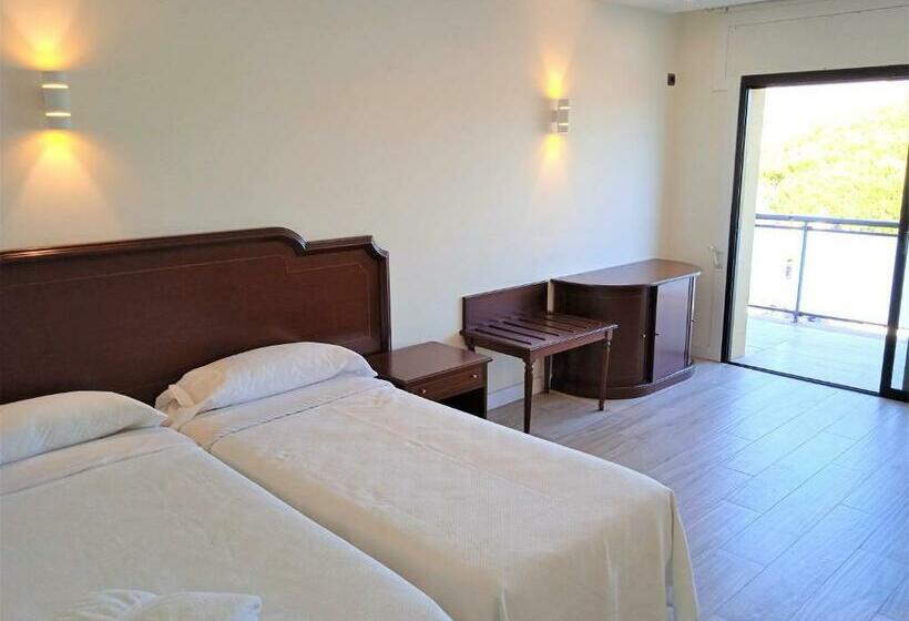 غرفة قياسية رباعية مزودة بشُرفة, 153