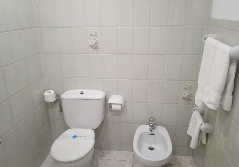 غرفة قياسية ثلاثية مزودة بتراس, 153