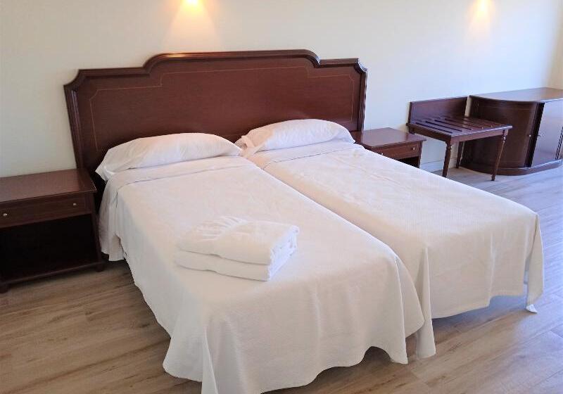 غرفة قياسية رباعية مزودة بشُرفة, 153