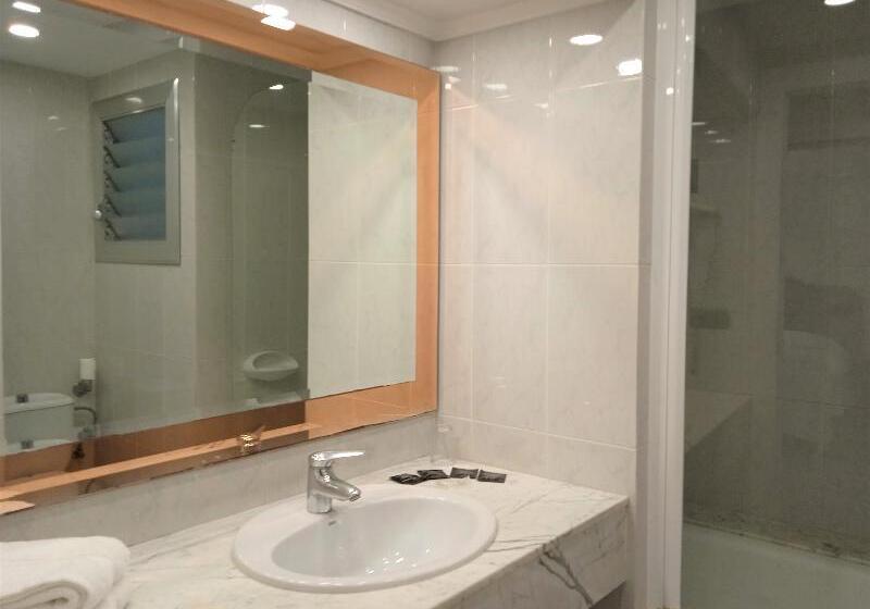 Четырехместный Номер Стандарт с Балконом, 153