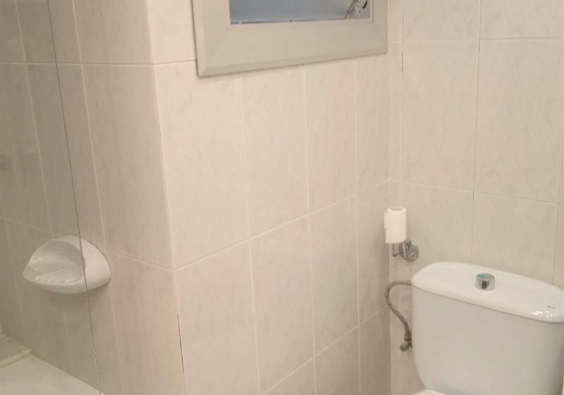 غرفة قياسية رباعية مزودة بشُرفة, 153