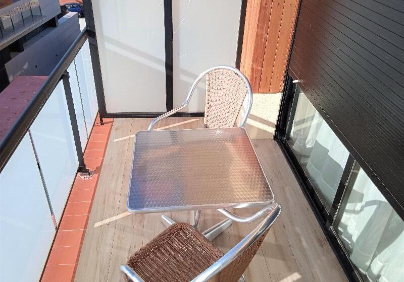 غرفة قياسية مزوَّدة بتراس, 153