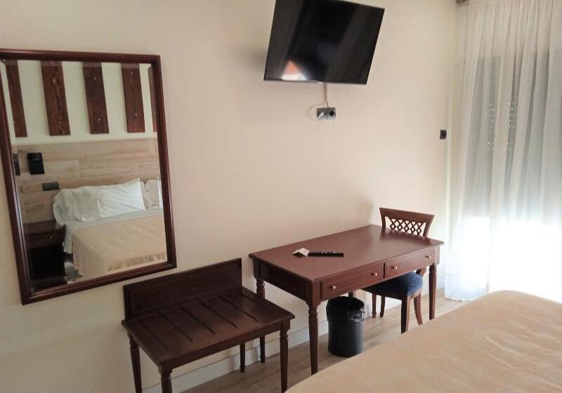 غرفة قياسية مزوَّدة بتراس, 153