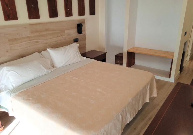 غرفة قياسية مزوَّدة بتراس, 153