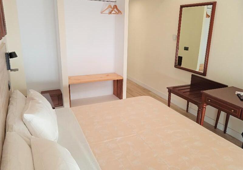 غرفة قياسية مزوَّدة بتراس, 153