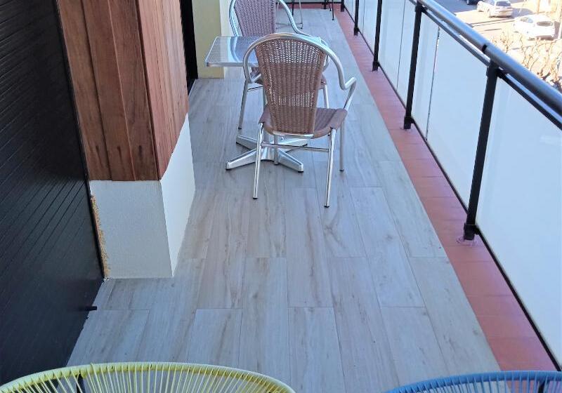 غرفة قياسية رباعية مزودة بشُرفة, 153