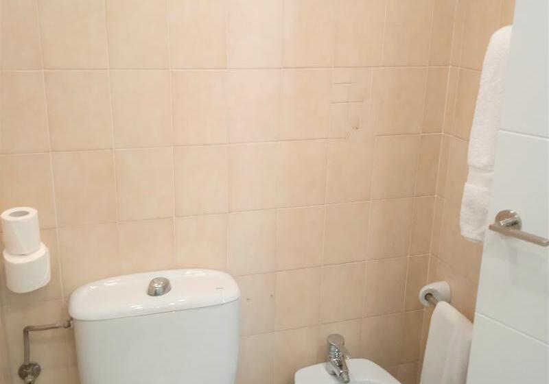 غرفة قياسية مزوَّدة بتراس, 153