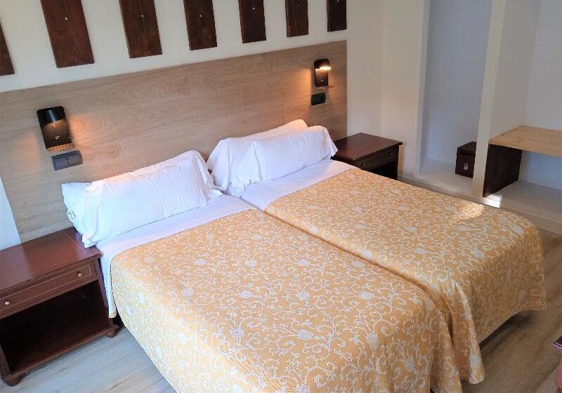 غرفة قياسية مزوَّدة بتراس, 153