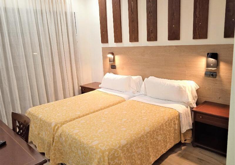 غرفة قياسية مزوَّدة بتراس, 153