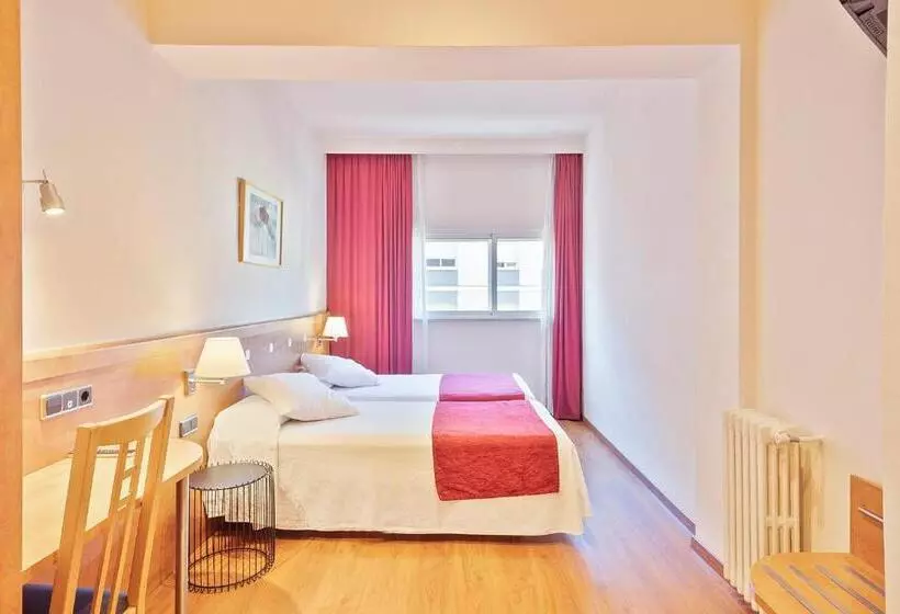 3-Bett-Standardzimmer, Acta Antibes