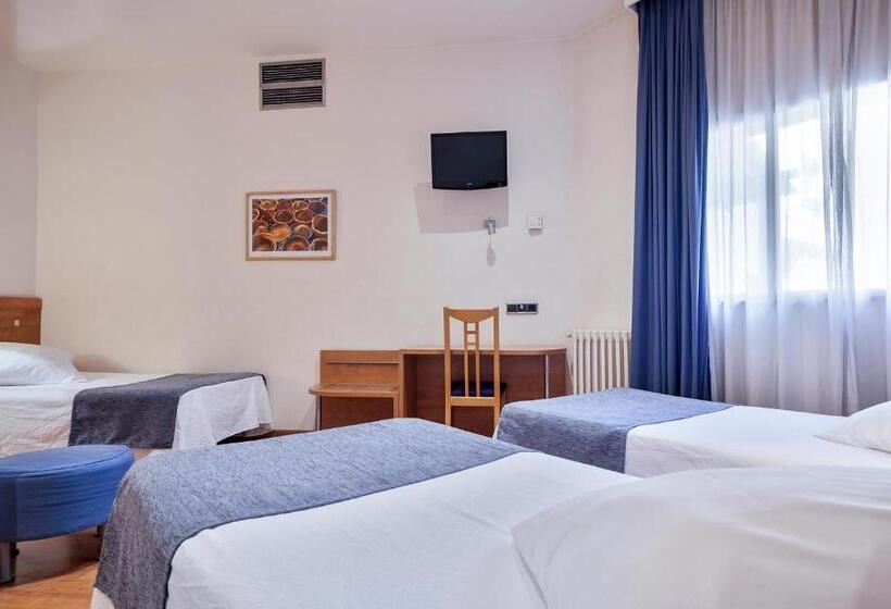 اتاق استاندارد سه نفره, Acta Antibes