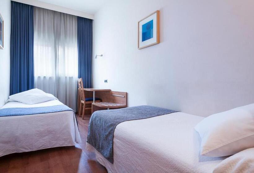اتاق استاندارد چهار تخته, Acta Antibes