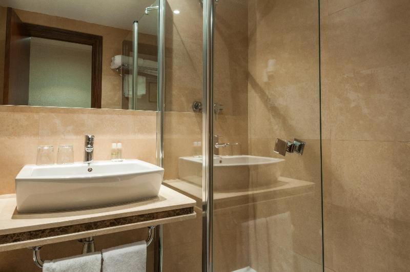 اتاق استاندارد, Alcantara