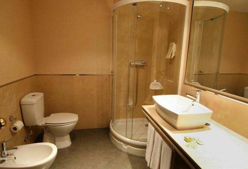 اتاق استاندارد سه نفره, Alcantara