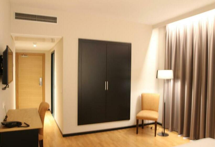 اتاق اجرایی, Alcantara