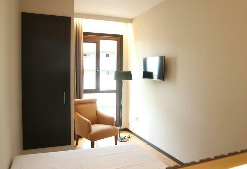 اتاق اجرایی یک تخته, Alcantara