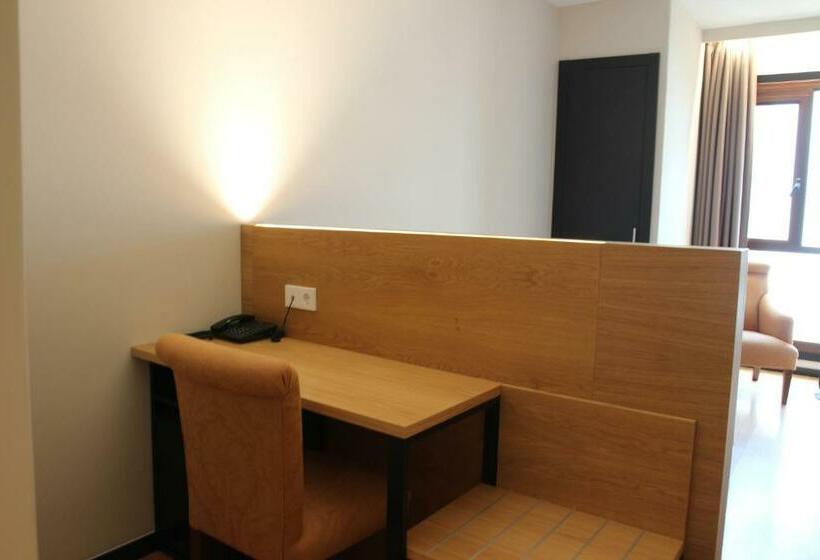 اتاق اجرایی یک تخته, Alcantara