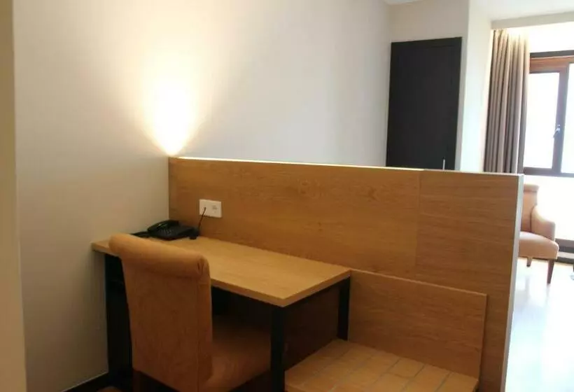 اتاق اجرایی یک تخته, Alcantara