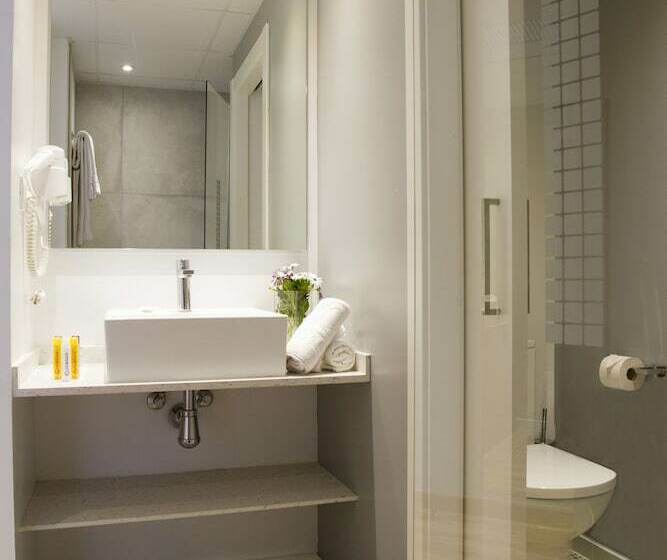 标准三人间, ALEGRIA Maripins