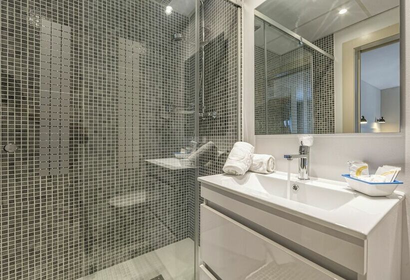 带泳池的标准三人间, ALEGRIA Maripins