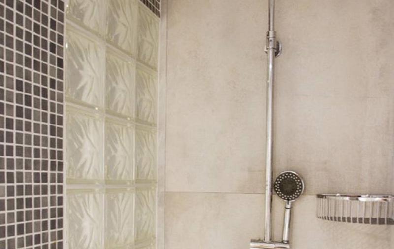 标准三人间, ALEGRIA Maripins